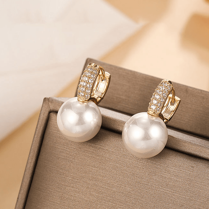 Earrings made of emerald pearls