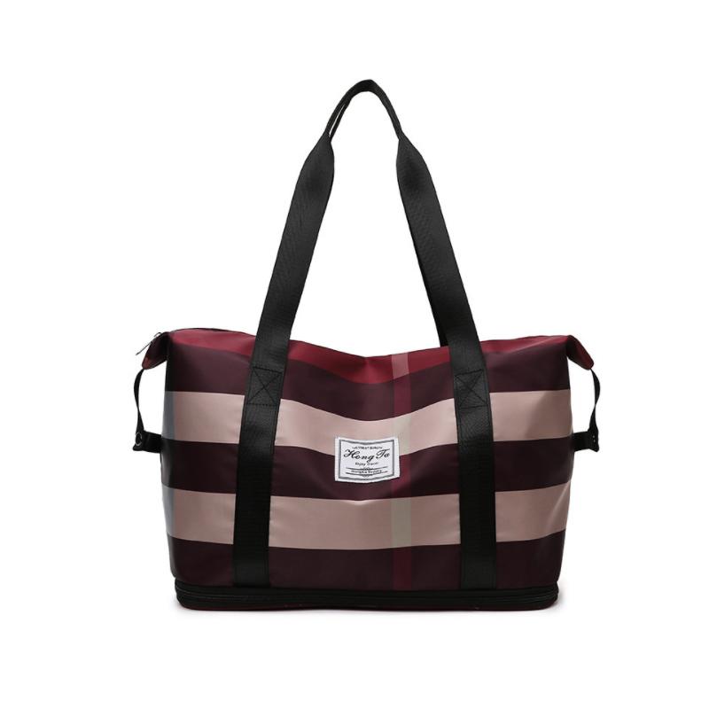 Fashionable checked travel bag