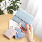 Short wallet with three folds and leaf decor