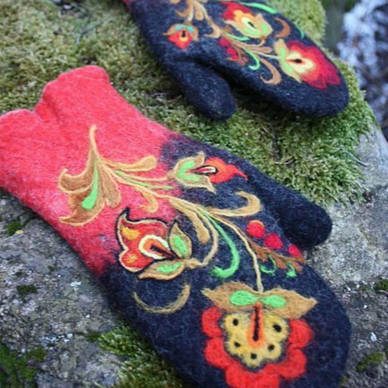 Hand warmer with Christmas flower embroidery