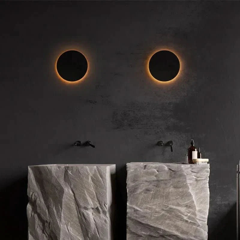 Minimalist LED wall light in round or square, IP65