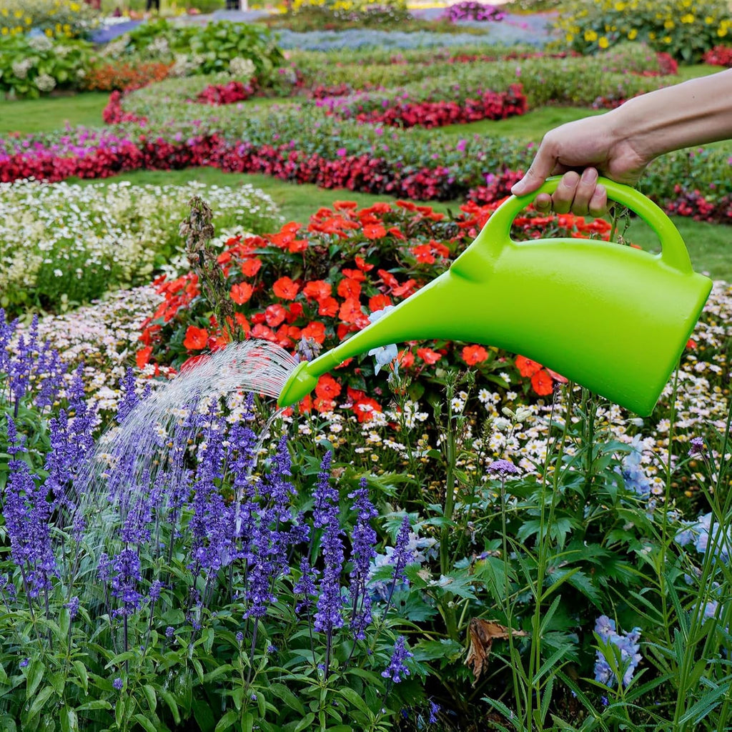 Practical watering can for the garden – Ergonomic design and easy handling