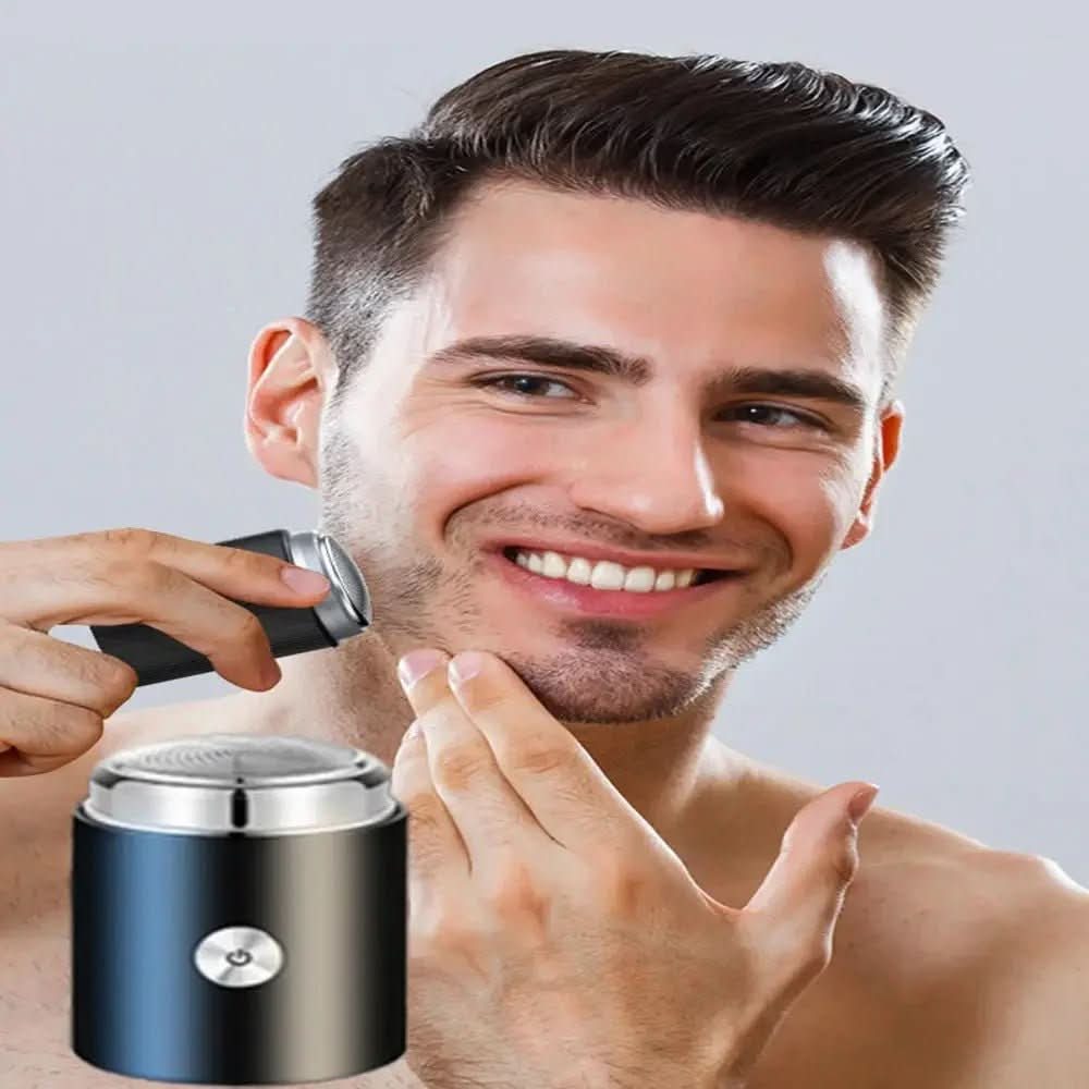 Compact electric shaver for precise shaving when travelling