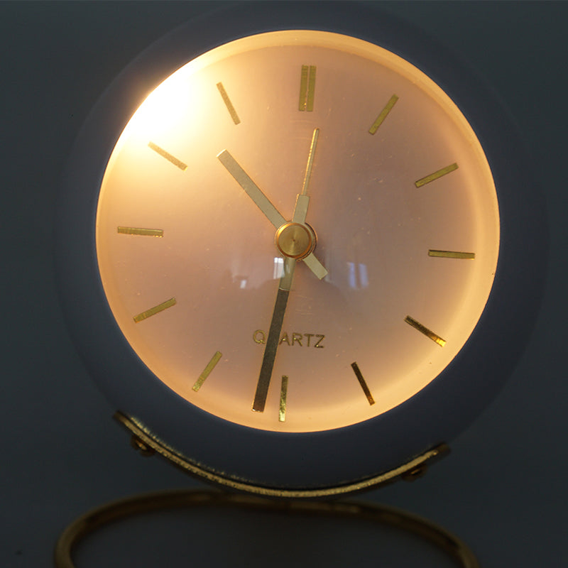 Minimalistic round table clock