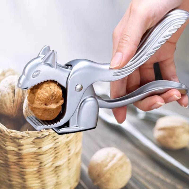 NutSquirrel – Crack hard nuts quickly without hand discomfort