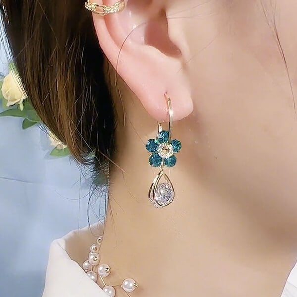 Elara Elegant Floral Sparkle