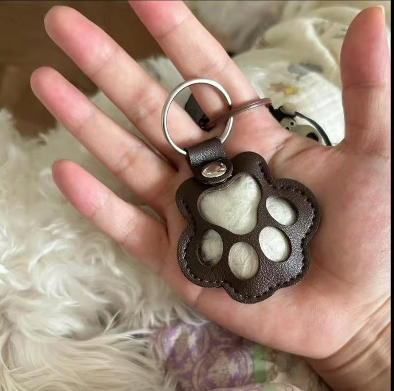 PawMemorie Keychain – Memorial Pendant with Paw Print and Inner Compartment
