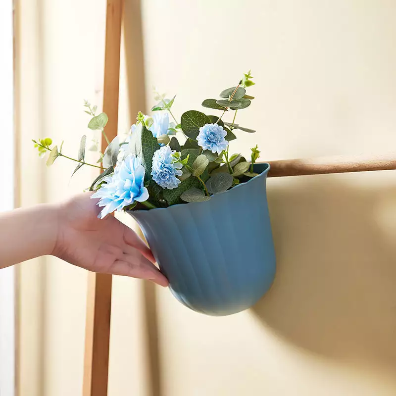 Wall-mounted trash can for the kitchen