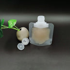 Portable packaging bag for liquids