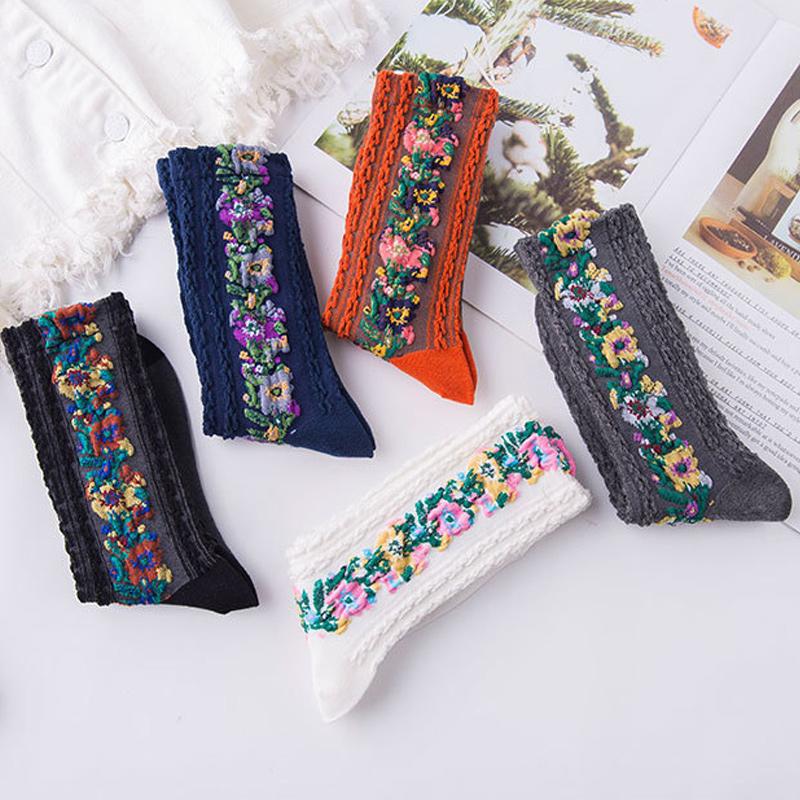 🧦🌸Vintage Embroidered Flower Socks (5 Pairs)