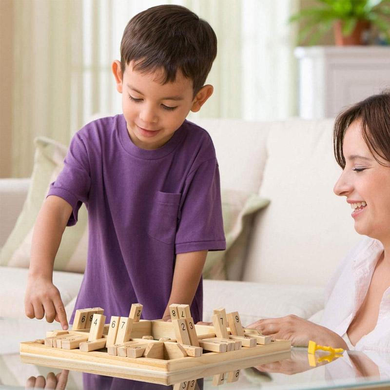 Wooden game board with lockable spinning