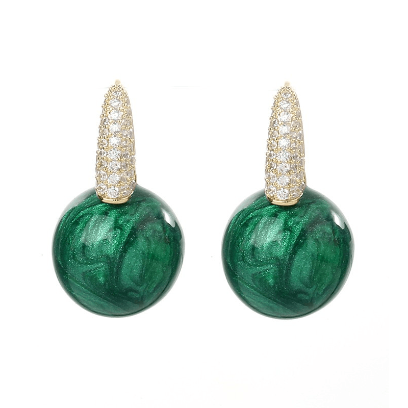 Earrings made of emerald pearls
