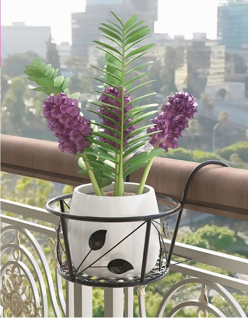 GrünMeister — Showcase your green paradise stylishly without drilling or rust!
