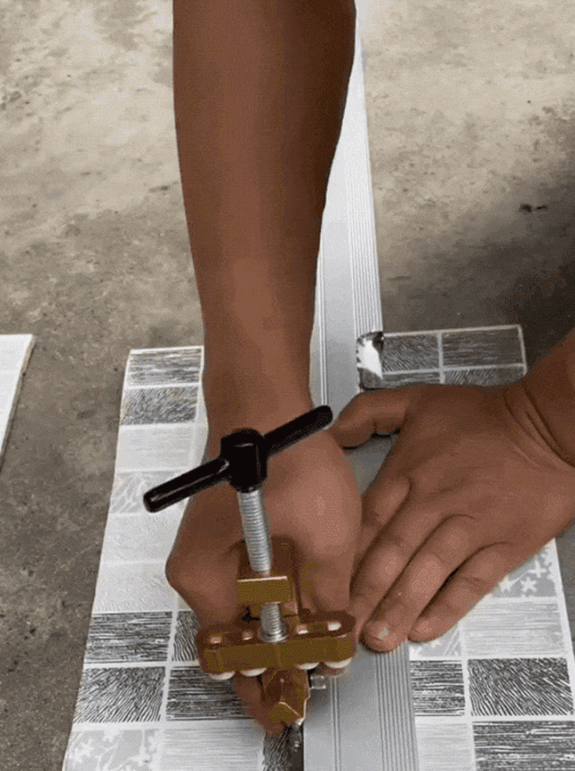 EaseCut – Effortless cutting of glass and tiles in seconds!