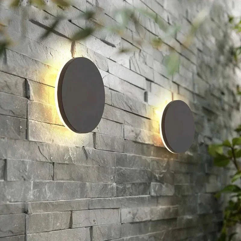 Minimalist LED wall light in round or square, IP65