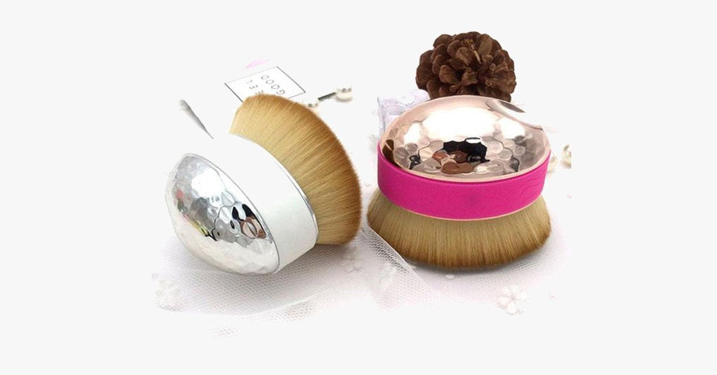 Easy-to-use Palm Oval Brush for perfect blending of makeup