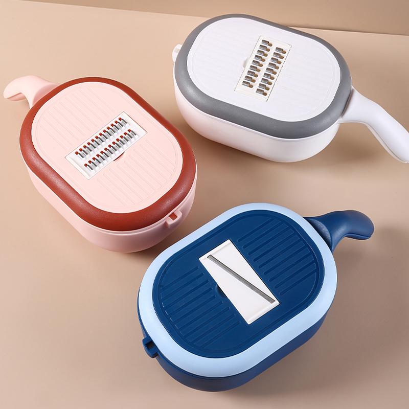 Kitchen strainer with cutter