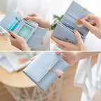 Short wallet with three folds and leaf decor