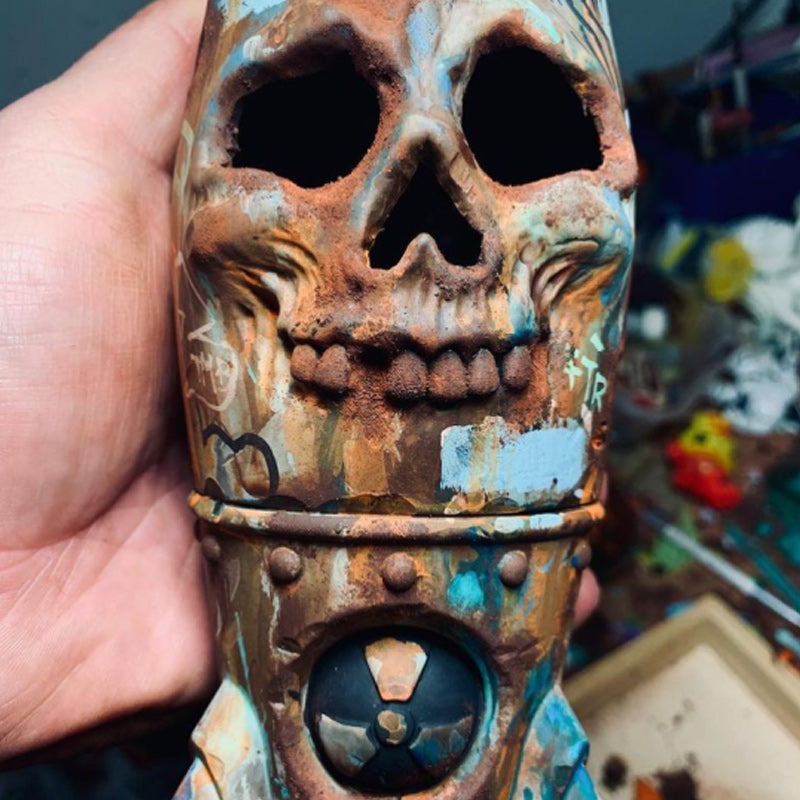 Ornament made of resin skull bomb