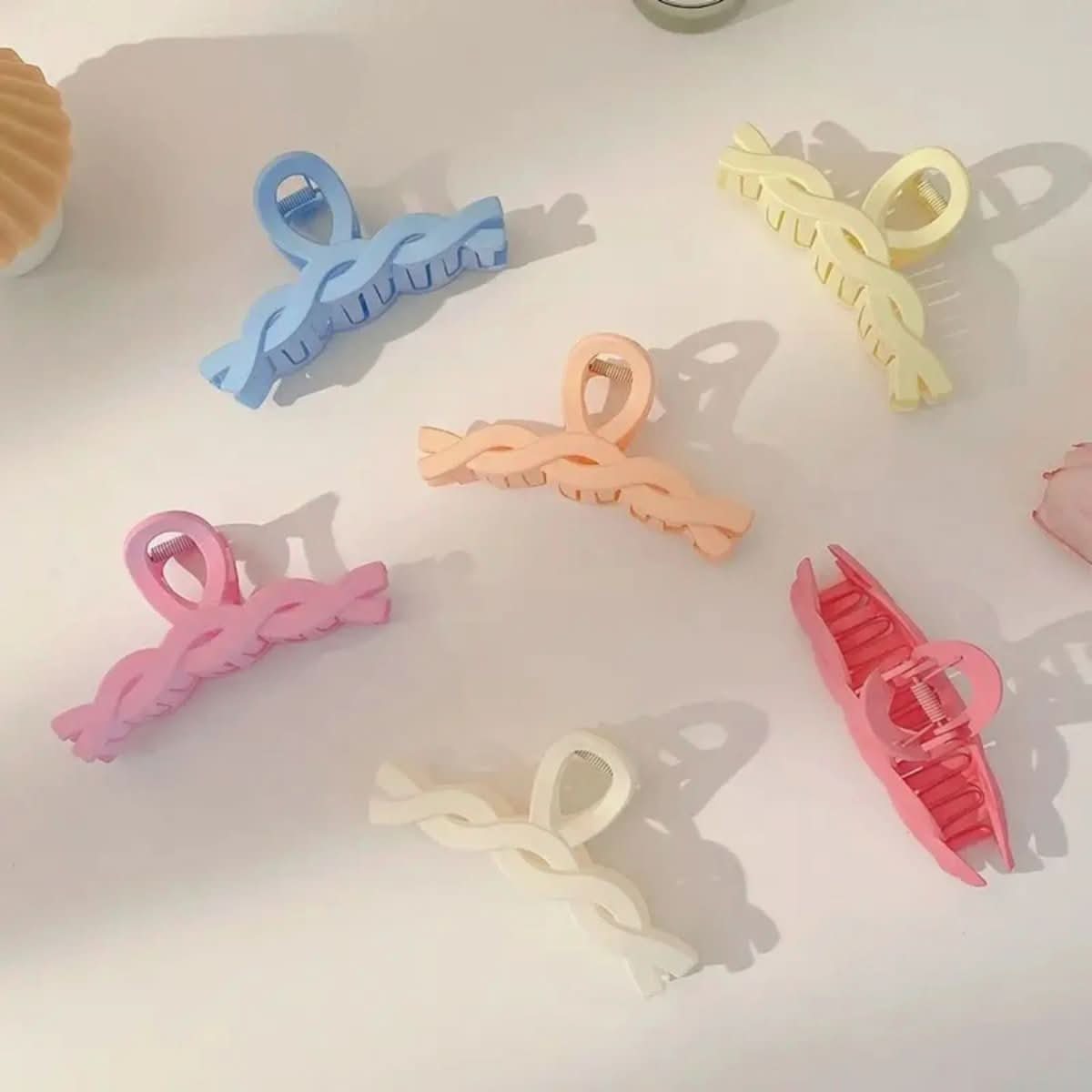 Elegant hair clip with strong hold for every hair type