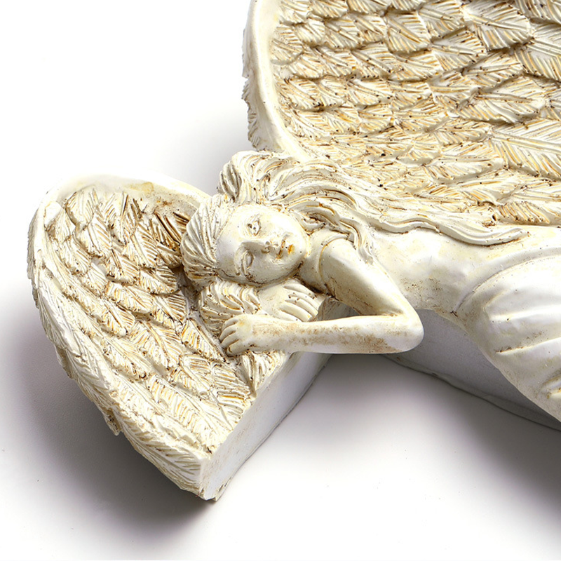 Angel-shaped doorframe decoration