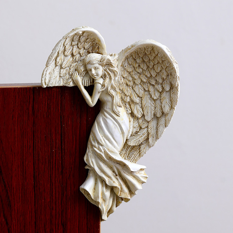 Angel-shaped doorframe decoration