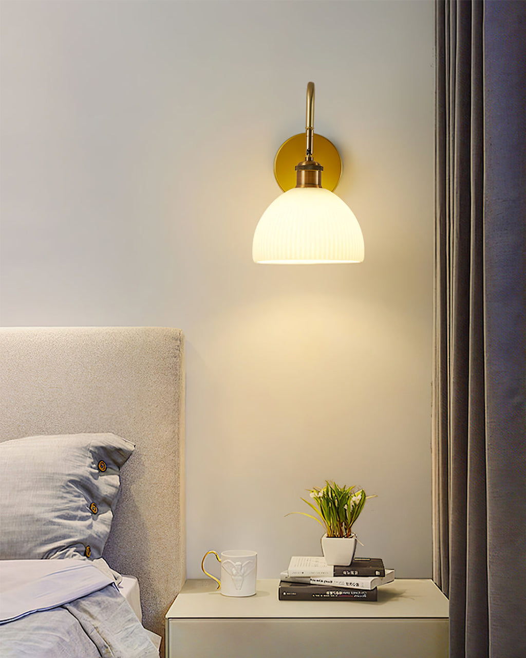 HeritageBeam – Classic Wall Lamp with Luxe Elegance