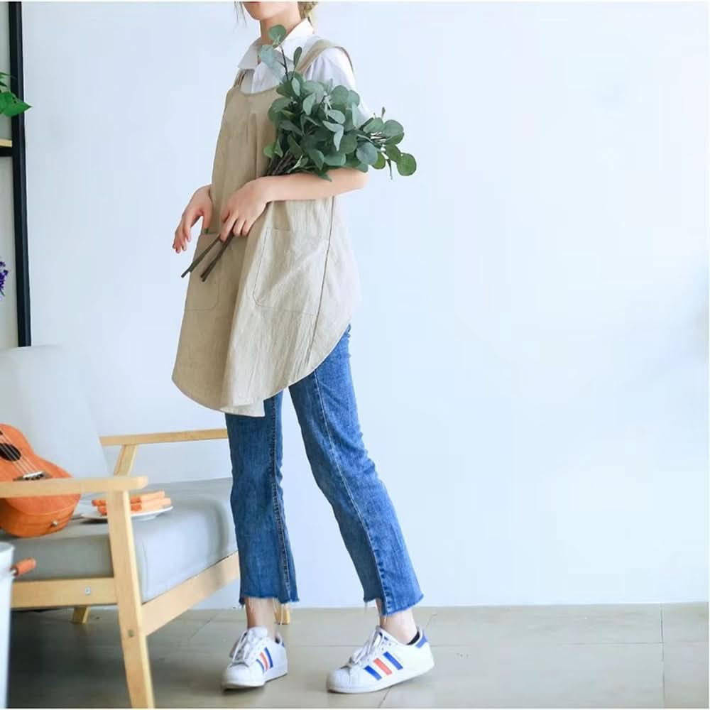 Elegant apron with crossed back for crafting
