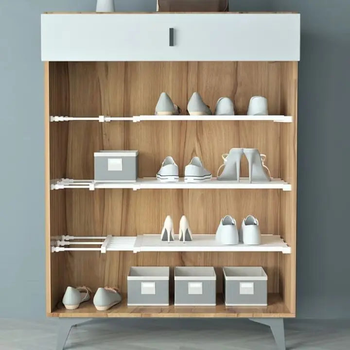 Extendable shelf board for flexible storage