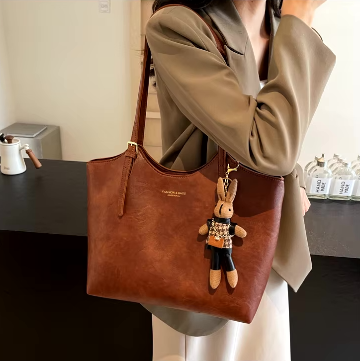 Mirella | Classic Women’s Shopper Bag with Charm – Elegant, Spacious & Timeless