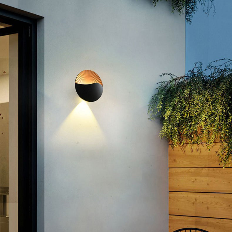 Weatherproof Outdoor LED Lamp with Energy-Efficient Lighting for Gardens and Patios
