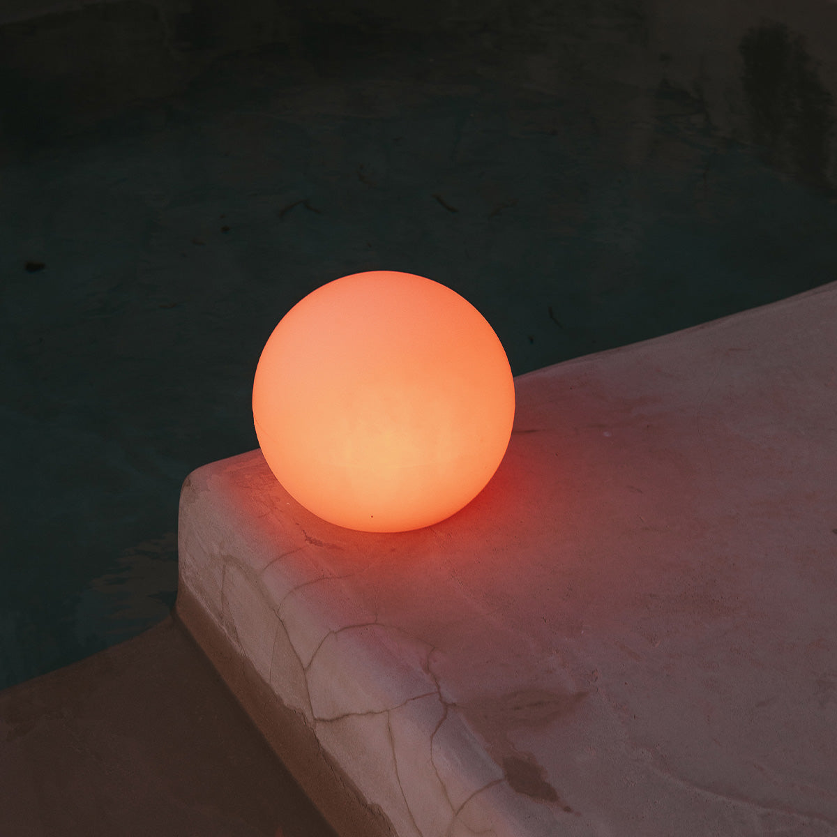Shiny play ball in various sizes!