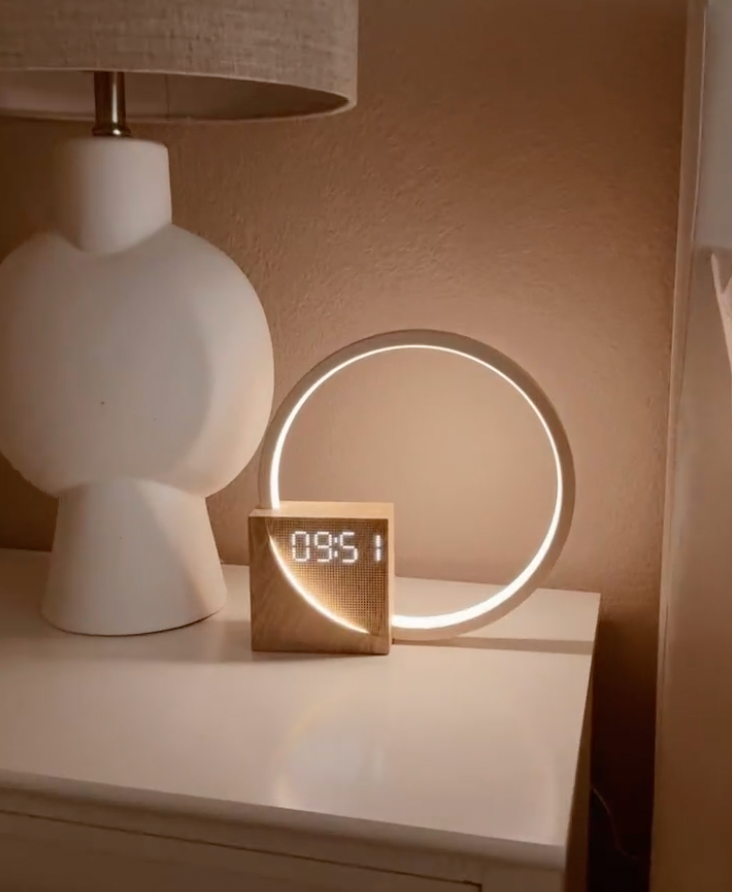 Natural Alarm Clock Simulating Sunrise