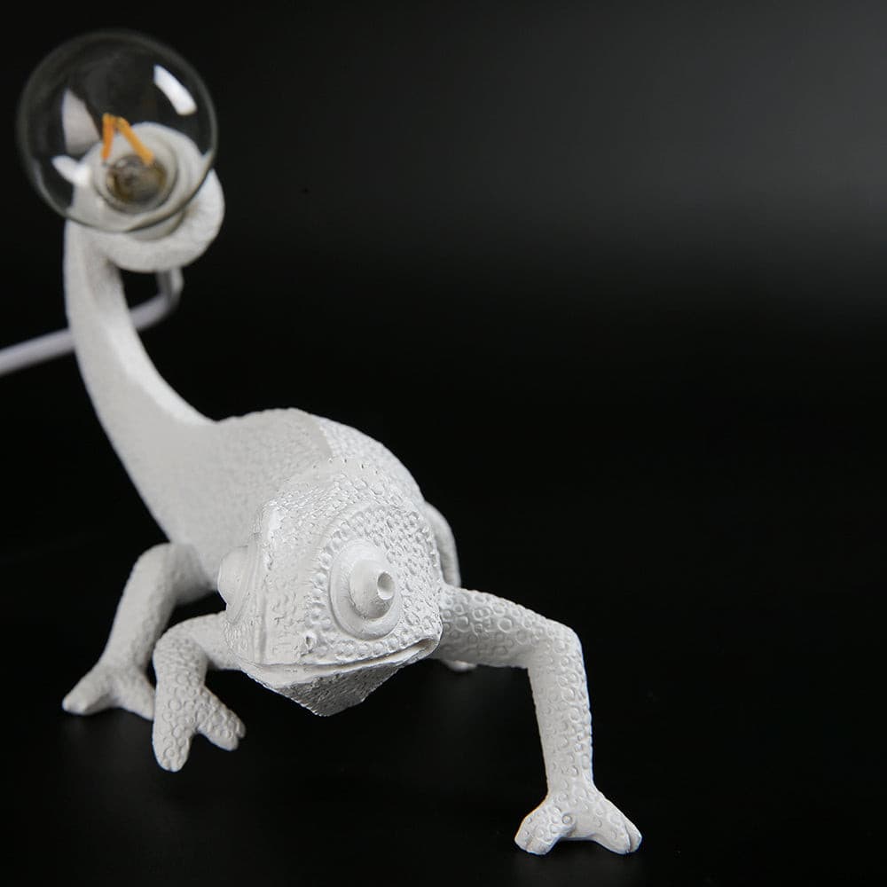 CamouGlow – Resin Table Lamp with Charming Chameleon Detail