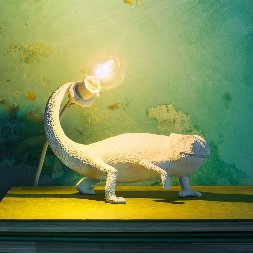 CamouGlow – Resin Table Lamp with Charming Chameleon Detail