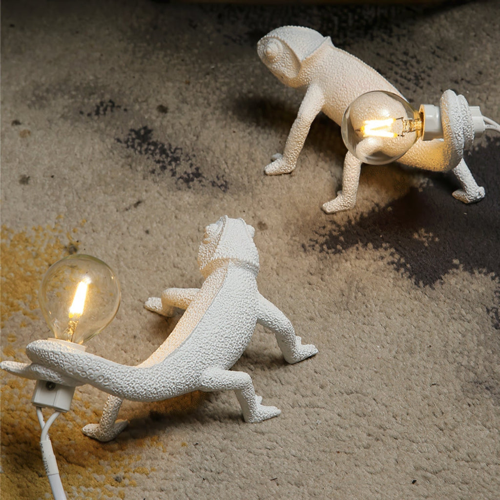 CamouGlow – Resin Table Lamp with Charming Chameleon Detail