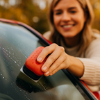 Water-repellent Oil Layer Brush for Perfect Visibility