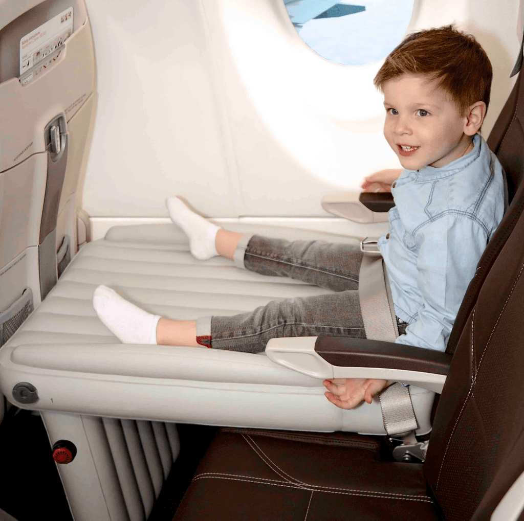 Comfortable children's travel bed for relaxed sleep
