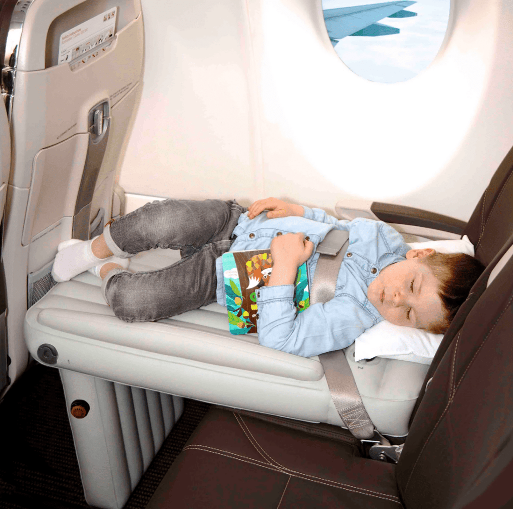 Comfortable children's travel bed for relaxed sleep