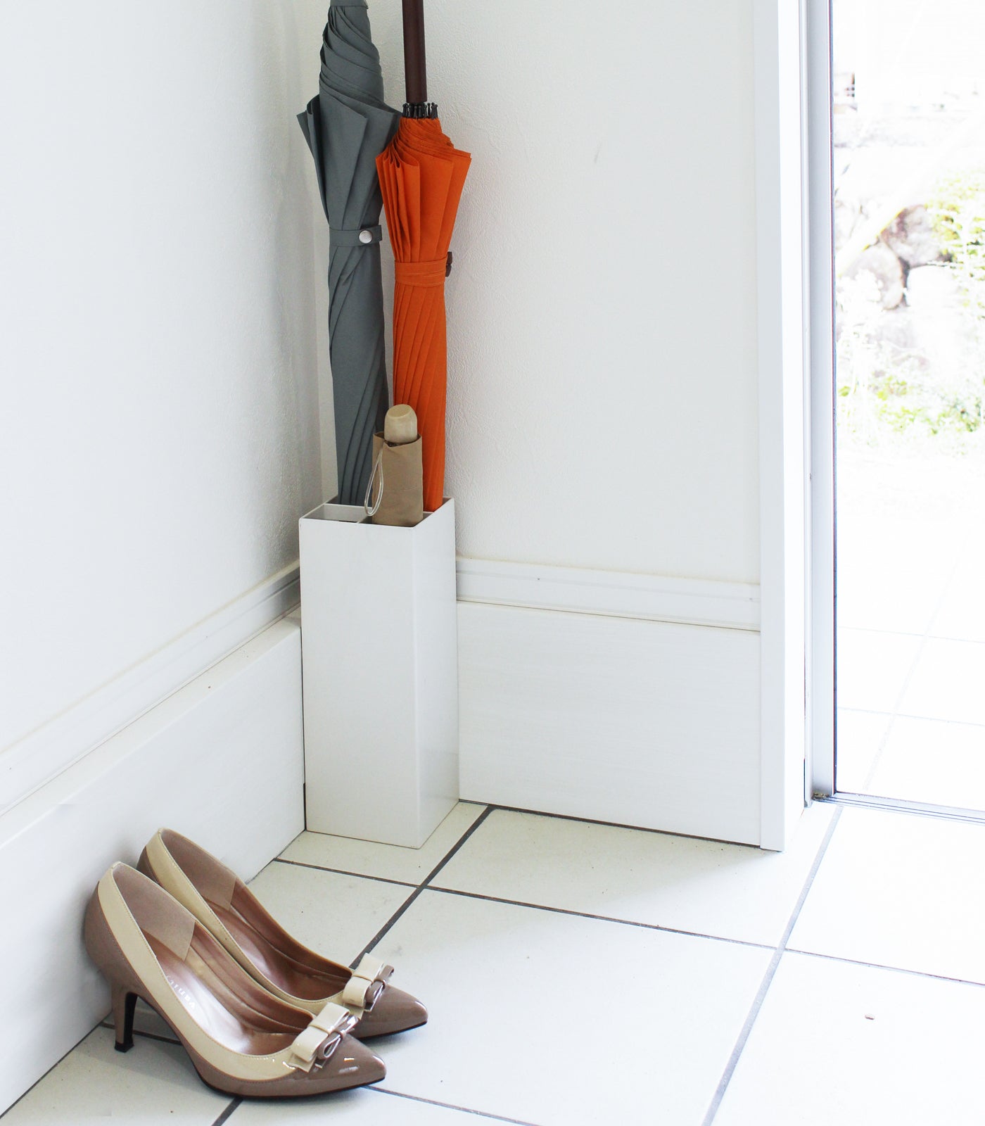 RainGuard Compact Umbrella Stand made of Steel | Modern Design | Space-Saving | Integrated Drip Tray