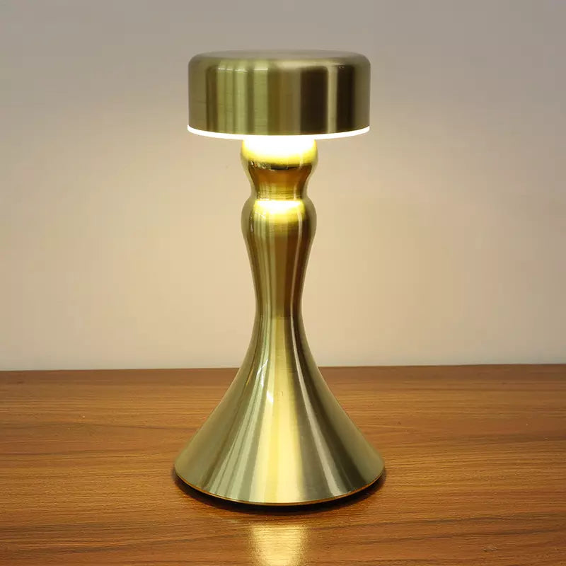 ChicLuxe – Wireless Table Lamp with Charging Function