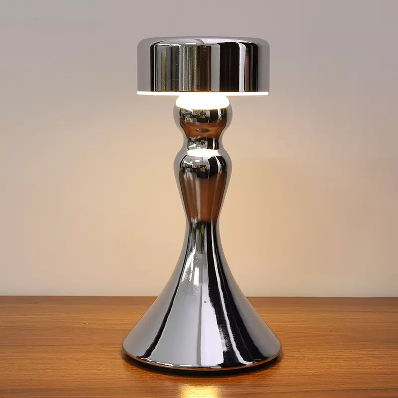 ChicLuxe – Wireless Table Lamp with Charging Function