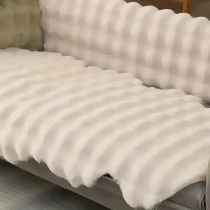 Ultra-soft plush blanket with non-slip back