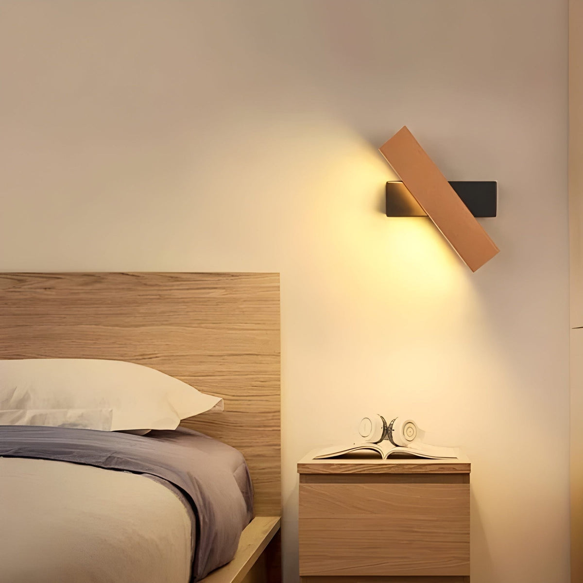 Modern Wall Lamp with Wooden Accent