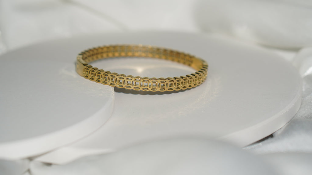WealthMagnet Bracelet – Luxury Bracelet for Success
