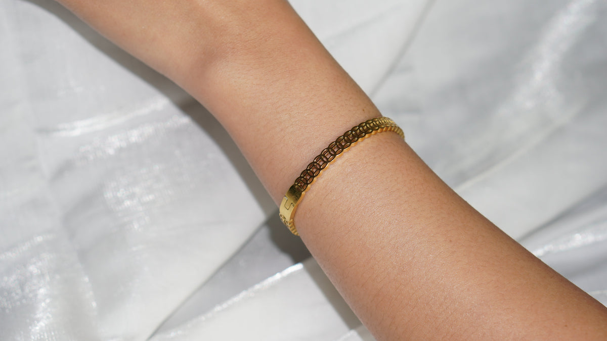 WealthMagnet Bracelet – Luxury Bracelet for Success
