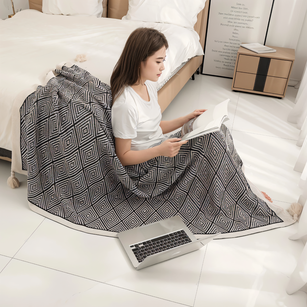 GeoComfort Fleece Blankets – Soft, lightweight polyester with modern print