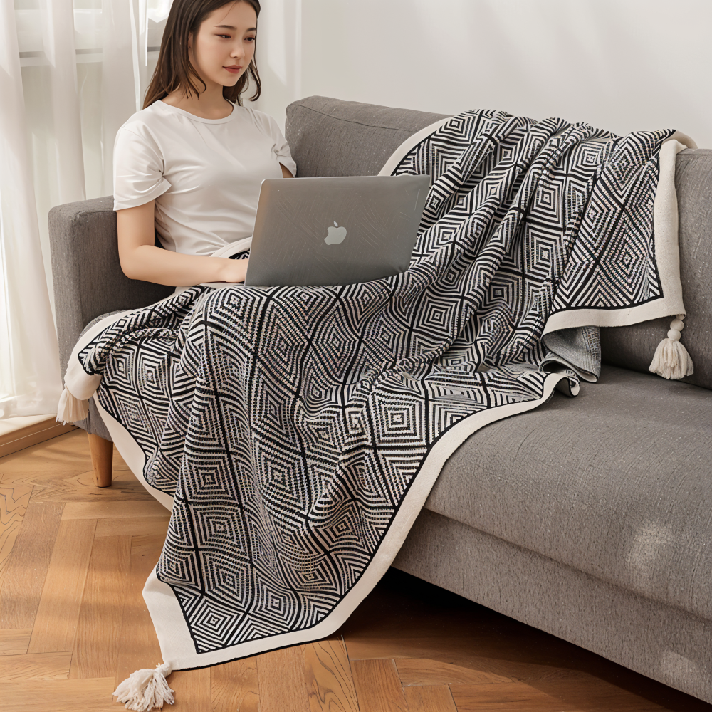 GeoComfort Fleece Blankets – Soft, lightweight polyester with modern print