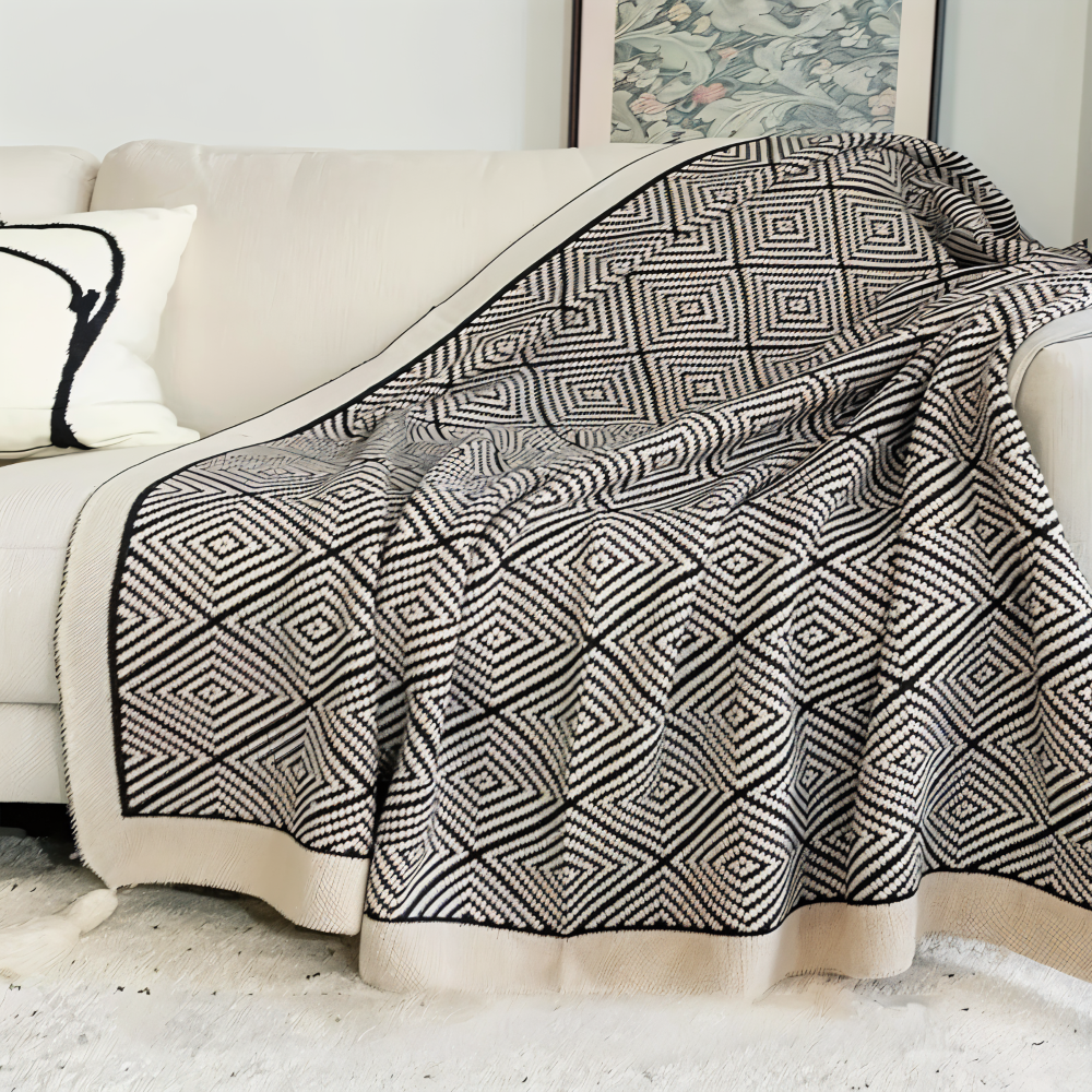 GeoComfort Fleece Blankets – Soft, lightweight polyester with modern print