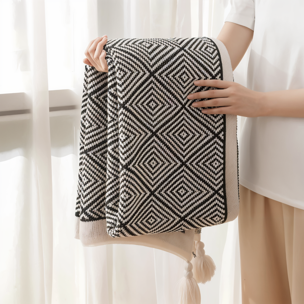 GeoComfort Fleece Blankets – Soft, lightweight polyester with modern print